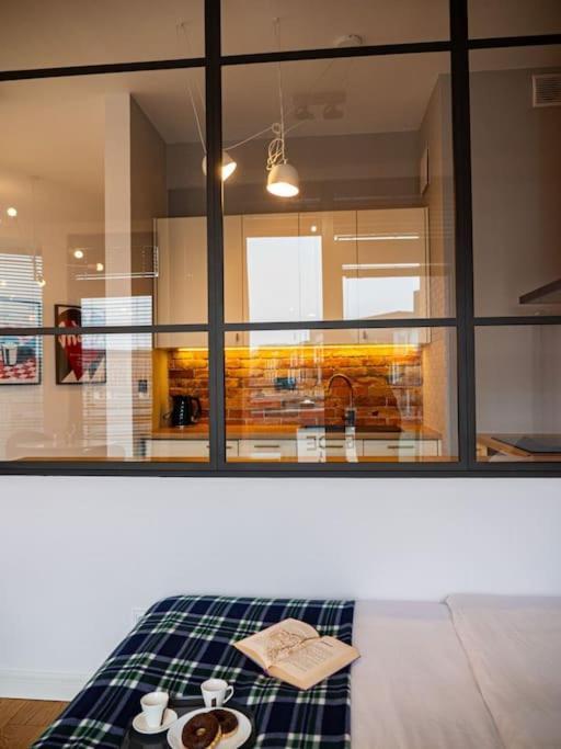 Chic Apartment In Historic Koneser Area Varsóvia Exterior foto