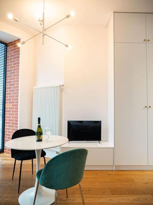 Chic Apartment In Historic Koneser Area Varsóvia Exterior foto