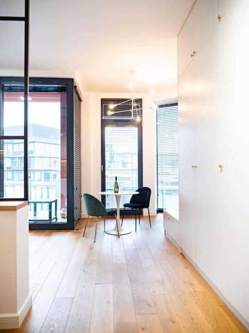 Chic Apartment In Historic Koneser Area Varsóvia Exterior foto