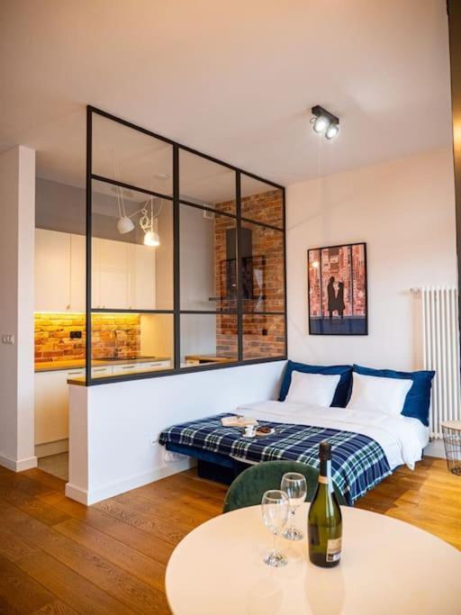 Chic Apartment In Historic Koneser Area Varsóvia Exterior foto
