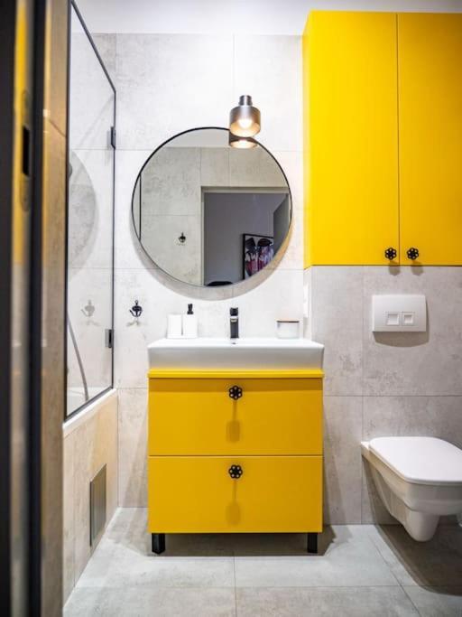 Chic Apartment In Historic Koneser Area Varsóvia Exterior foto