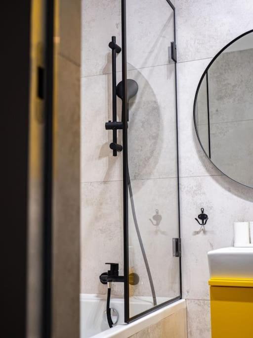 Chic Apartment In Historic Koneser Area Varsóvia Exterior foto