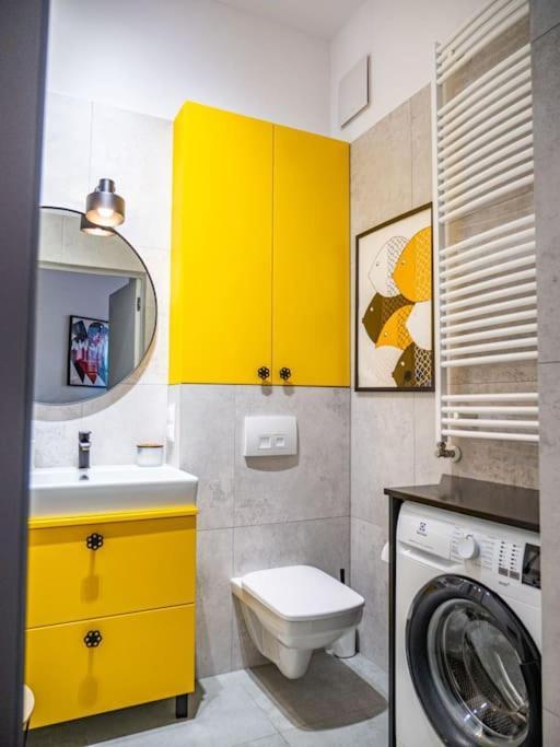 Chic Apartment In Historic Koneser Area Varsóvia Exterior foto