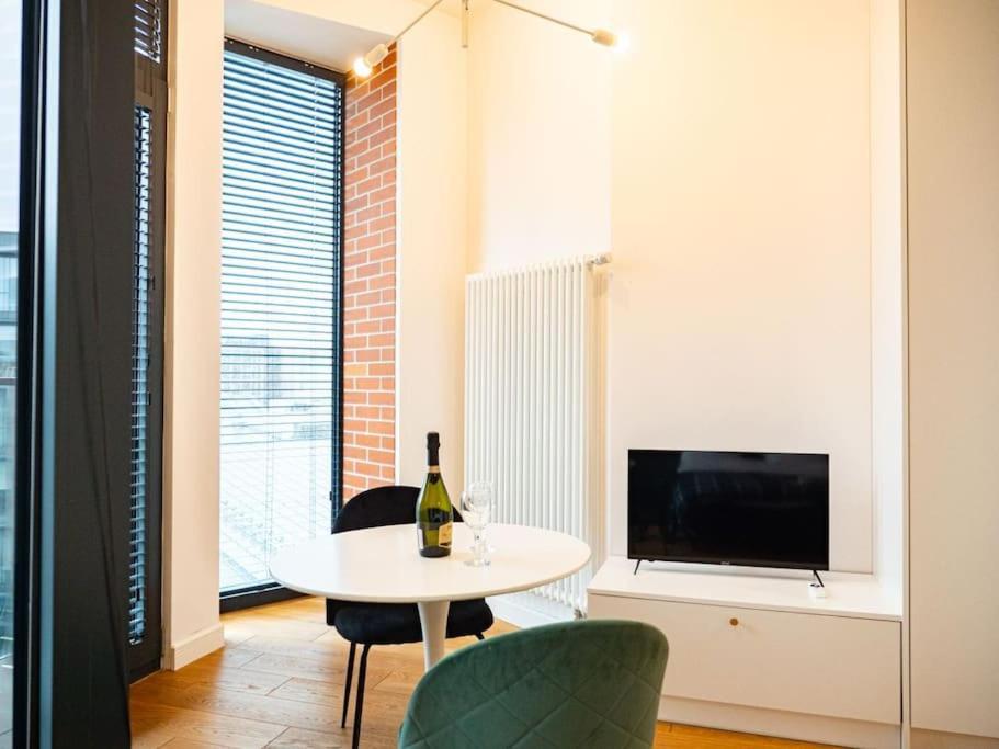 Chic Apartment In Historic Koneser Area Varsóvia Exterior foto